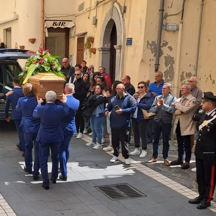 Cetraro piange Silvio Aprile, il parroco: «Ha avuto il coraggio di indignarsi»