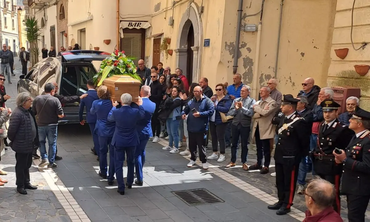 Cetraro piange Silvio Aprile, il parroco: «Ha avuto il coraggio di indignarsi»