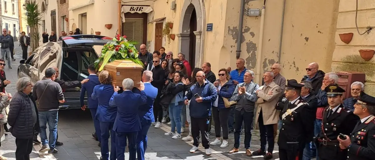 Cetraro piange Silvio Aprile, il parroco: «Ha avuto il coraggio di indignarsi»