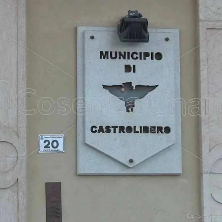 Castrolibero, nominati due avvocati per difendere il Comune dalla legge di fusione