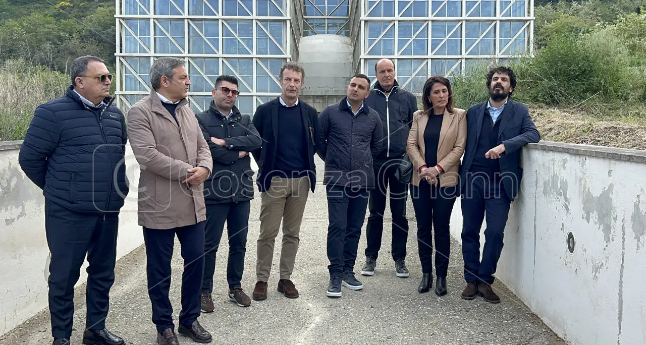 Planetario di Cosenza, minoranza all’attacco: «Caruso fa passerelle, è l’artefice dello scempio»\n