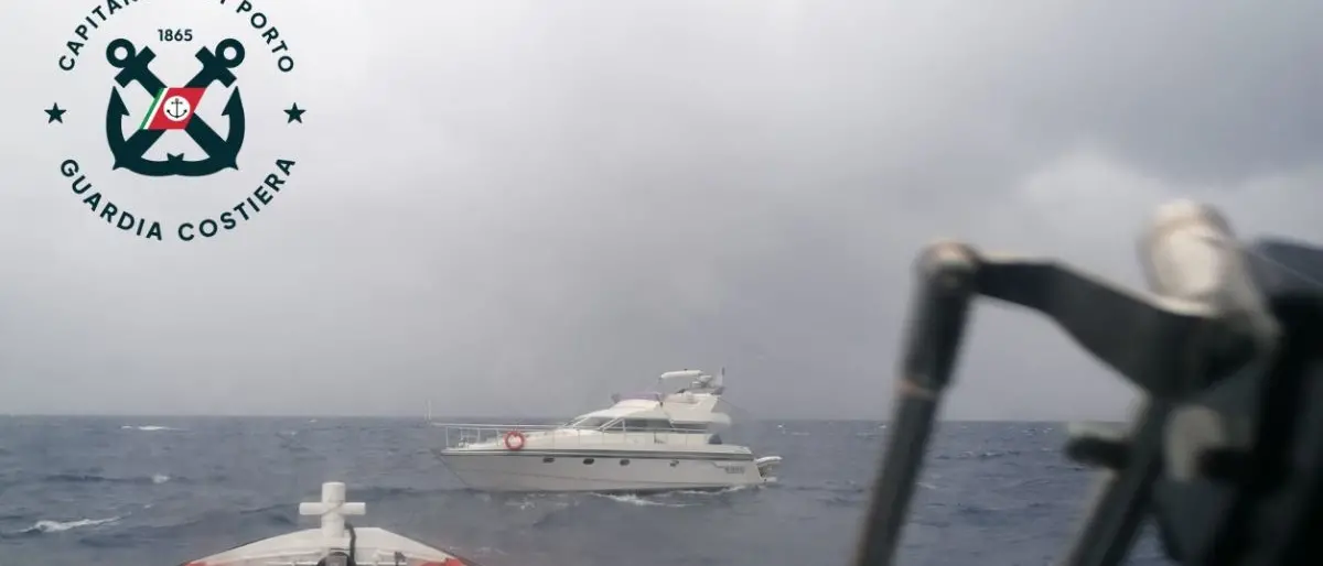 La Guardia Costiera di Crotone soccorre in mare un uomo e una donna