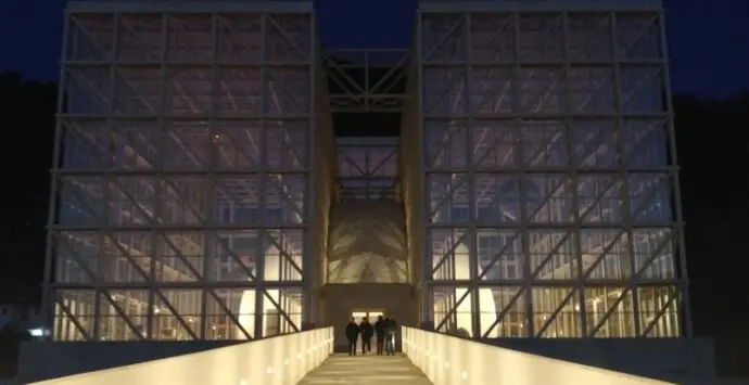La maledizione del Planetario. Dopo i furti e il vandalismo, l'oblio continua