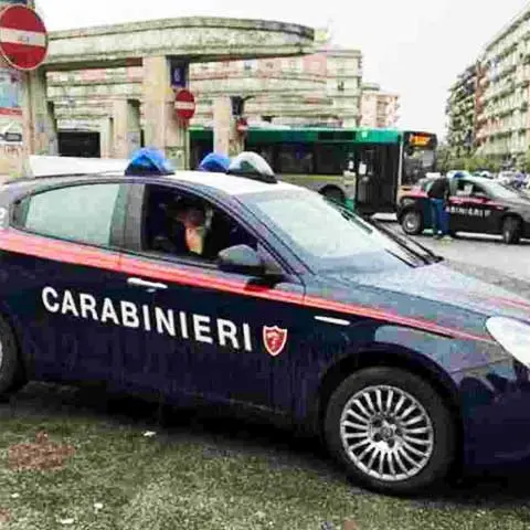 Cosenza, si fa consegnare 5mila euro e l'auto per un debito di droga: arrestato