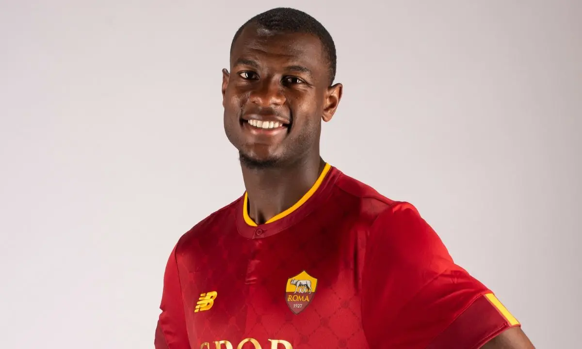 Udinese-Roma, N'Dicka si accascia a terra per un dolore al petto: gara sospesa