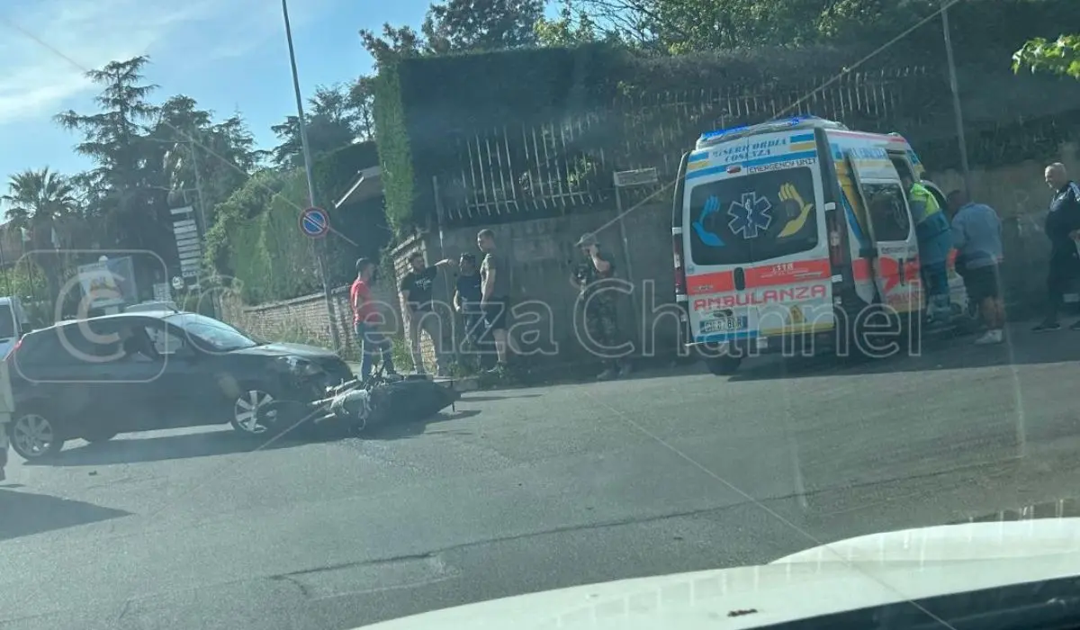 Scontro auto-moto tra Cosenza e Castrolibero: traffico paralizzato