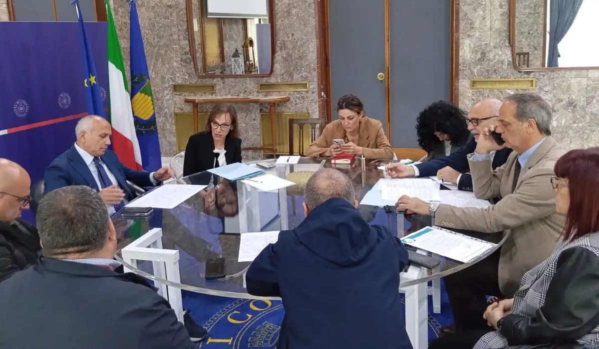 Cosenza, ecco come cambia la viabilità cittadina: la rotonda di viale della Repubblica sarà demolita