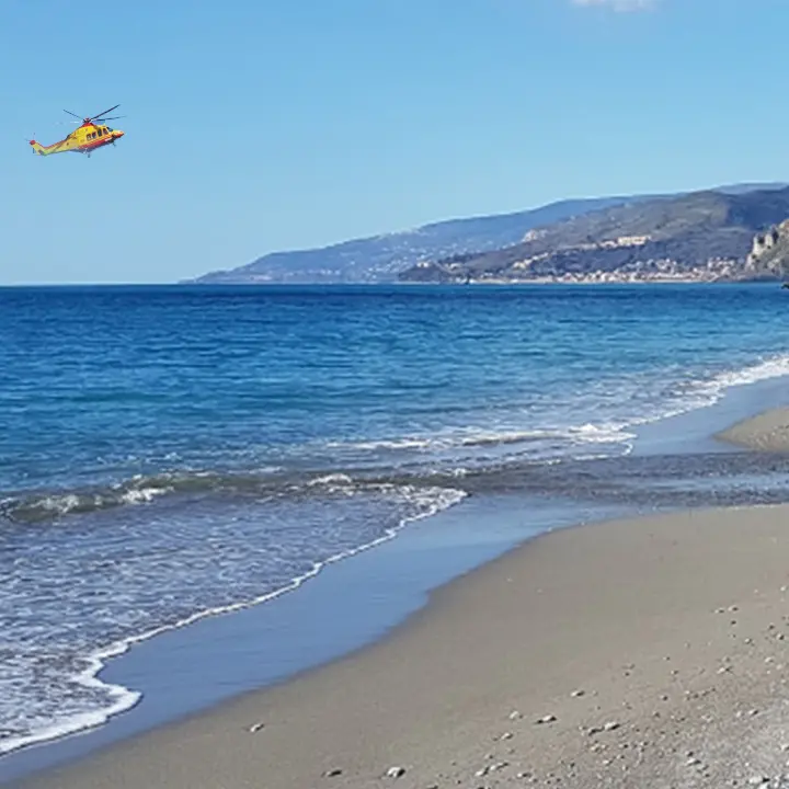 Fuscaldo, muore mentre passeggia in riva al mare. Il cadavere trovato dal fratello