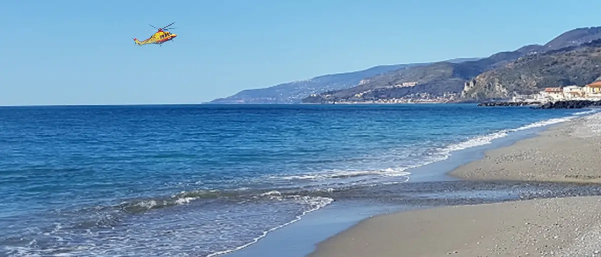 Fuscaldo, muore mentre passeggia in riva al mare. Il cadavere trovato dal fratello