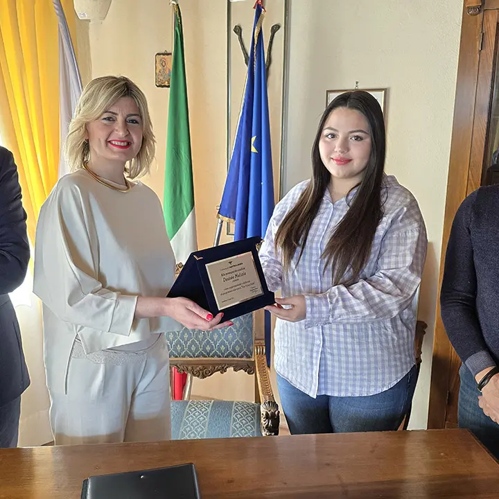 Castrolibero omaggia la sua concittadina Desirée \"The Voice\" Malizia