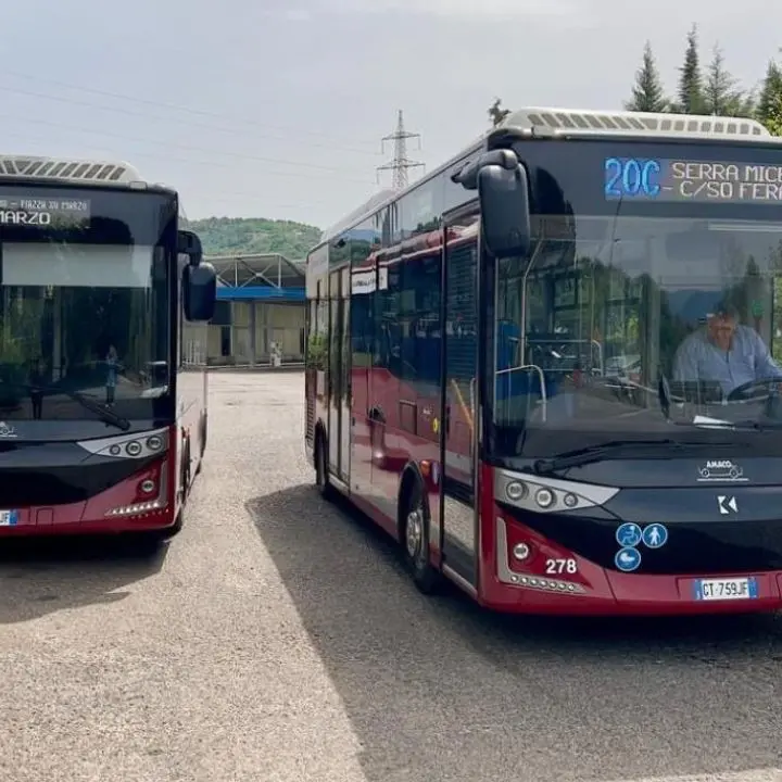 A Cosenza aumentano i prezzi dei biglietti Amaco: in vigore dal 1° agosto 2025 le nuove tariffe del trasporto pubblico urbano\n