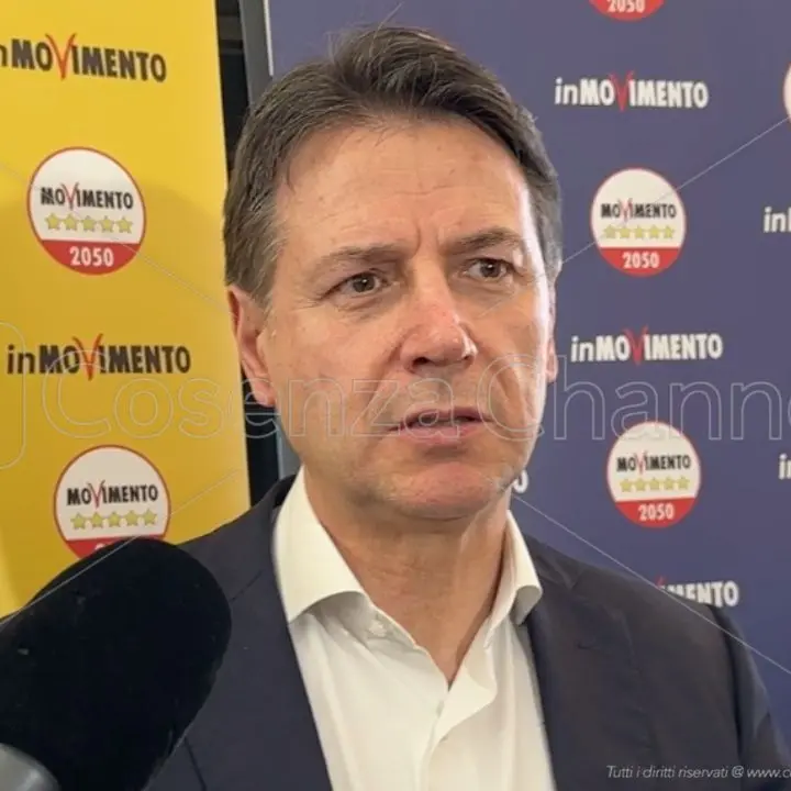 Giuseppe Conte a Corigliano Rossano tra i sindaci Flavio Stasi e Franz Caruso: ecco il \"campo largo\" in salsa calabrese