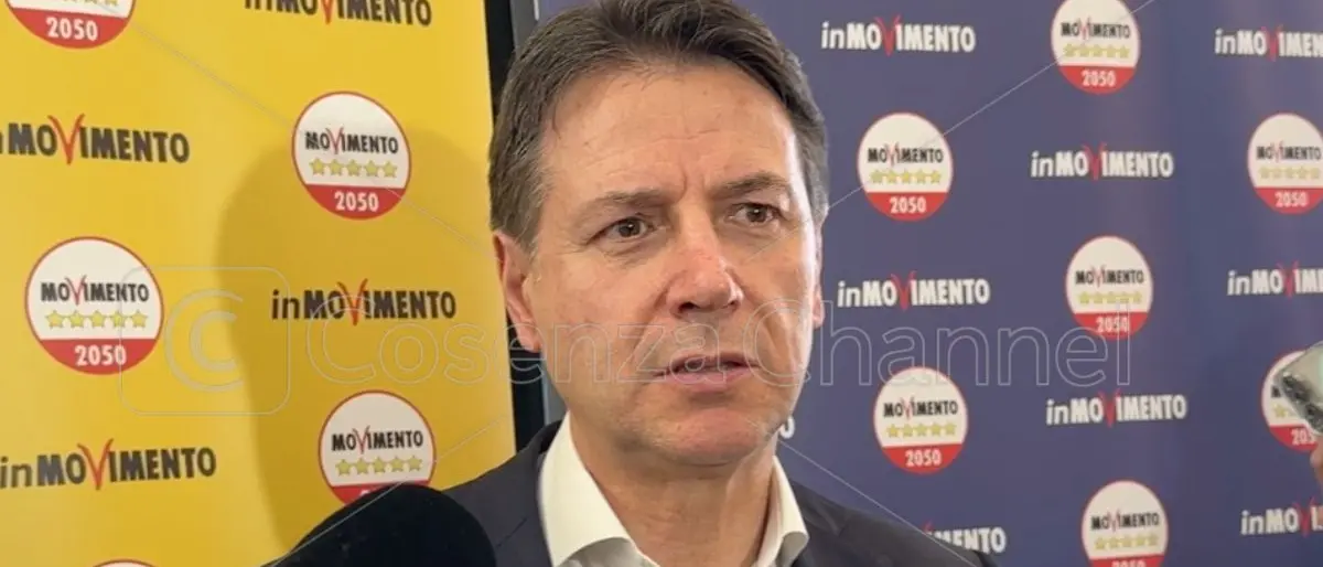 Giuseppe Conte a Corigliano Rossano tra i sindaci Flavio Stasi e Franz Caruso: ecco il \"campo largo\" in salsa calabrese