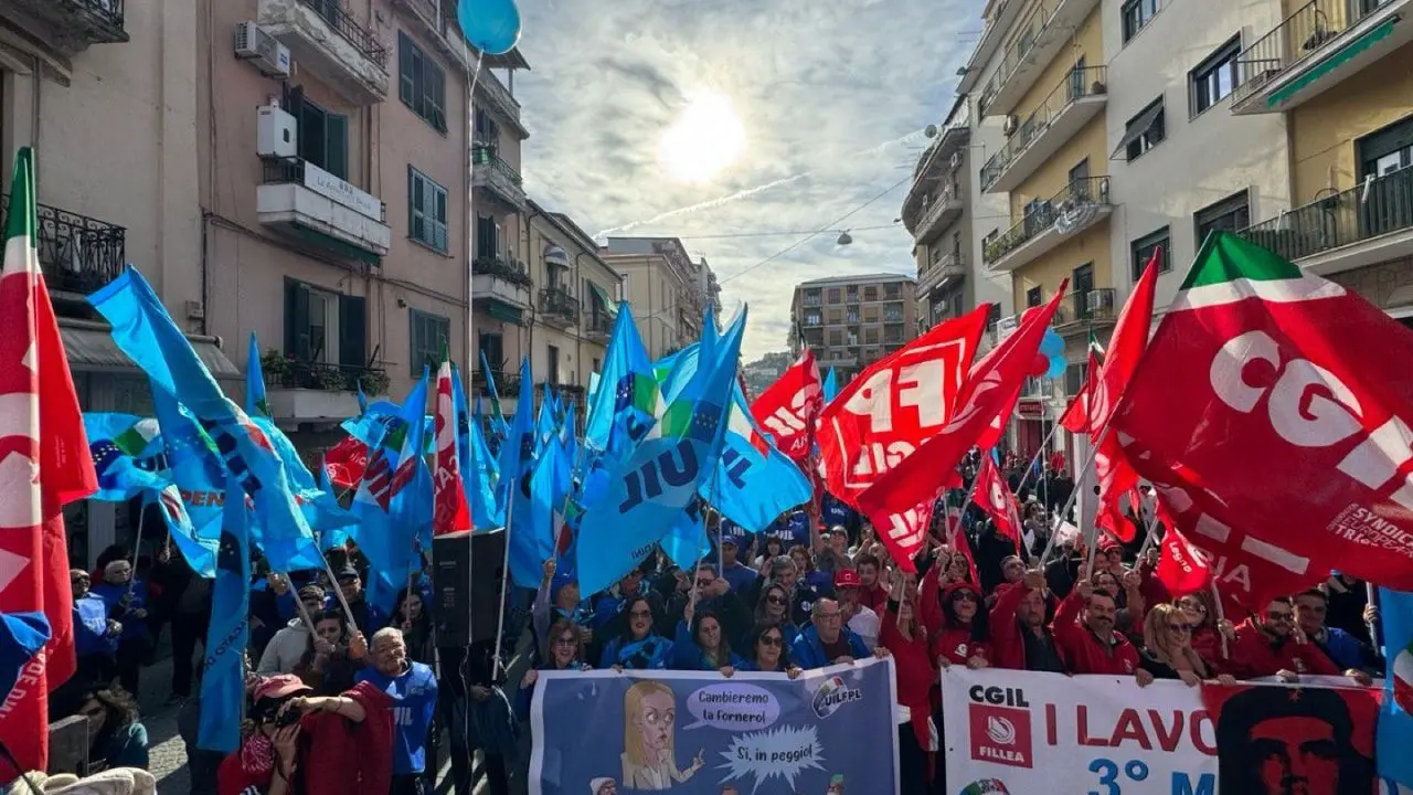 Cosenza, Uil e Cgil tornano in piazza: proclamata una giornata di sciopero per il settore privato