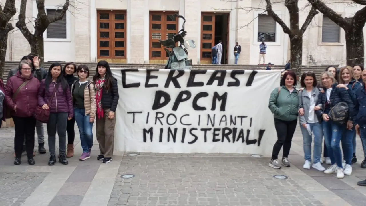 Cosenza, delegazione ex tirocinanti ministeriali ricevuta dal prefetto