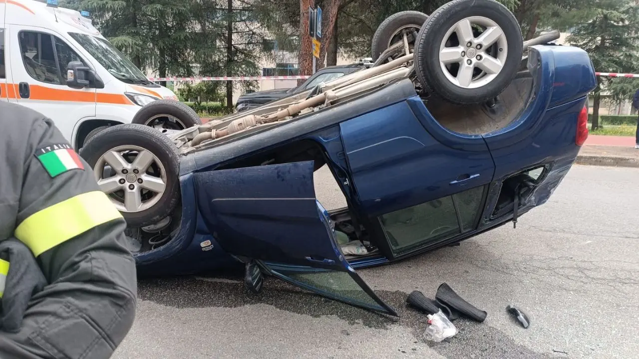 Incidente sull'A2 tra Frascineto e Campotenese. Un veicolo si è ribaltato