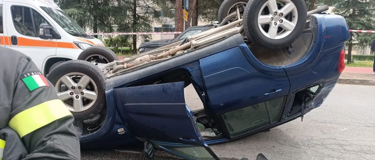 Incidente sull'A2 tra Frascineto e Campotenese. Un veicolo si è ribaltato