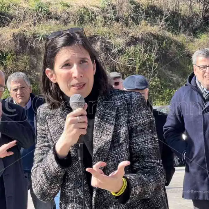 Elly Schlein, il primo pensiero della nuova segretaria del Pd vola alla Calabria