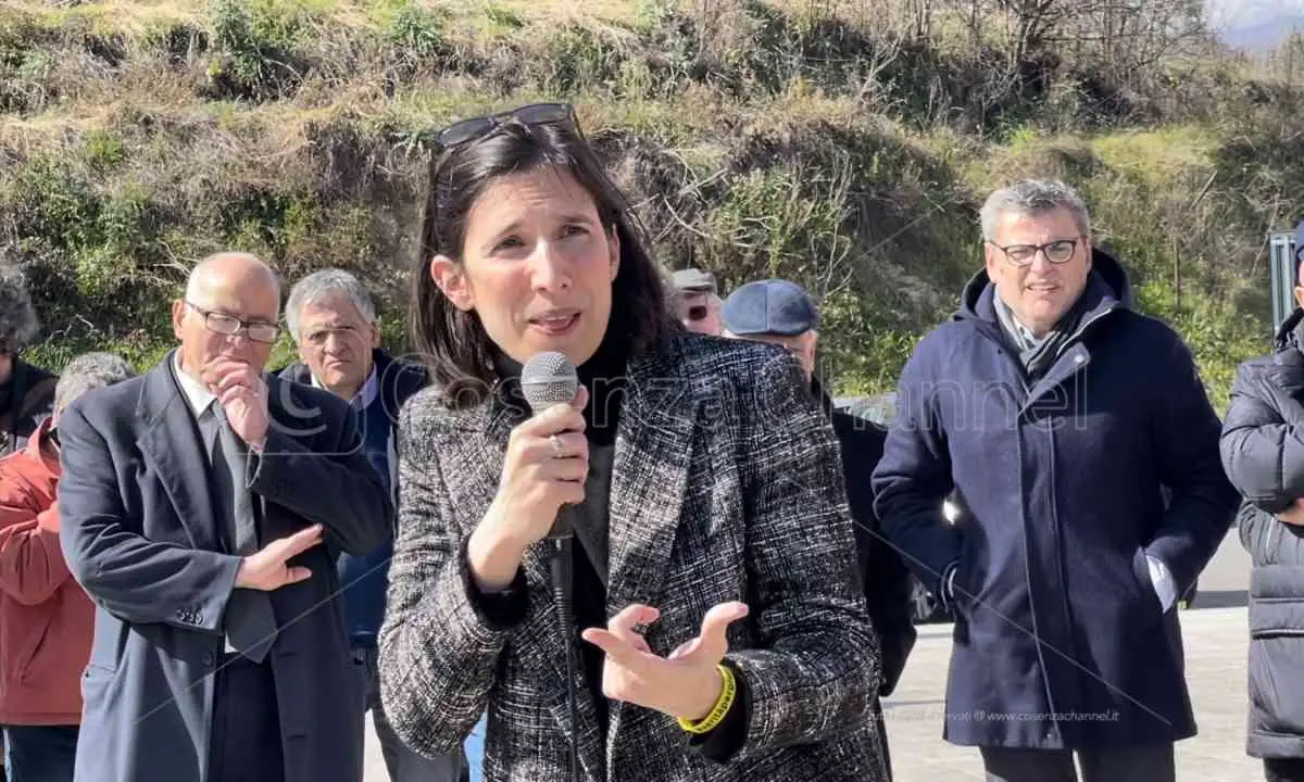 Elly Schlein, il primo pensiero della nuova segretaria del Pd vola alla Calabria