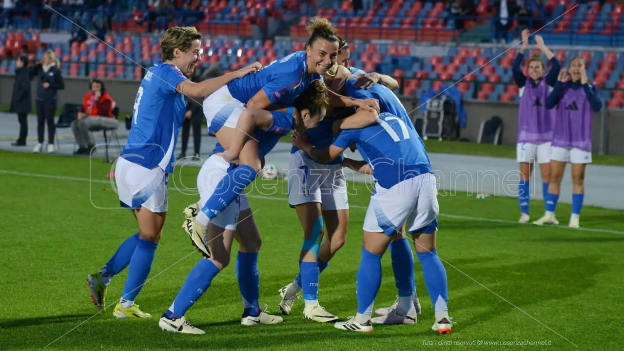 Il Marulla si colora di azzurro per l'Italia femminile che batte l'Olanda | FOTO