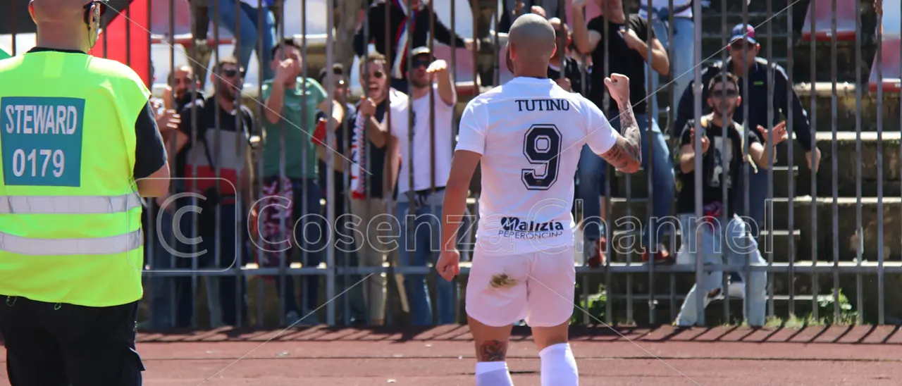 Gennaro Tutino torna al Cosenza: l'entusiasmo dei tifosi rossoblù