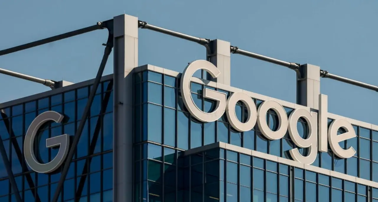 «Google ci ruba gli articoli»: gli editori indipendenti denunciano l’IA alla Commissione europea\n