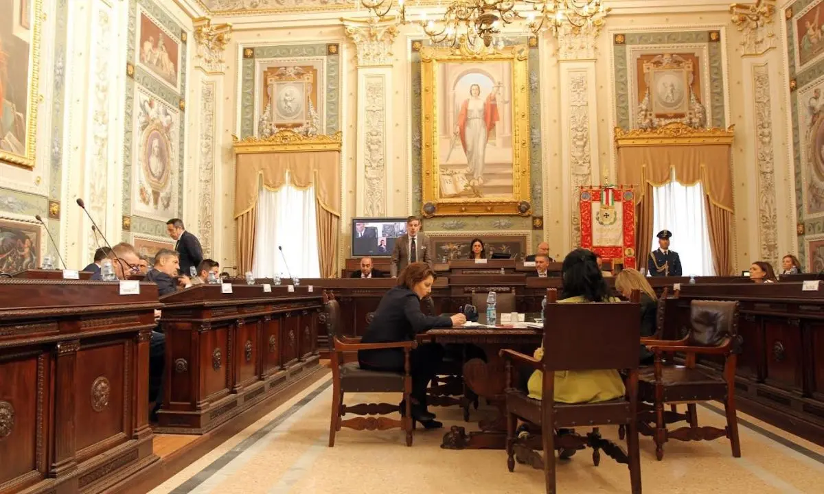 Provincia di Cosenza, la minoranza bacchetta Succurro sul bilancio