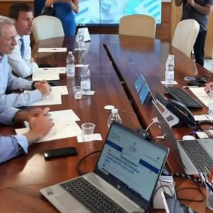 Sanità in Calabria, Occhiuto incontra i sindacati: «Sistema da ricostruire»