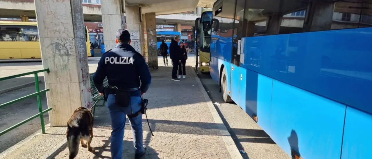 Cosenza, controlli straordinari all'Autostazione: tre persone denunciate per spaccio