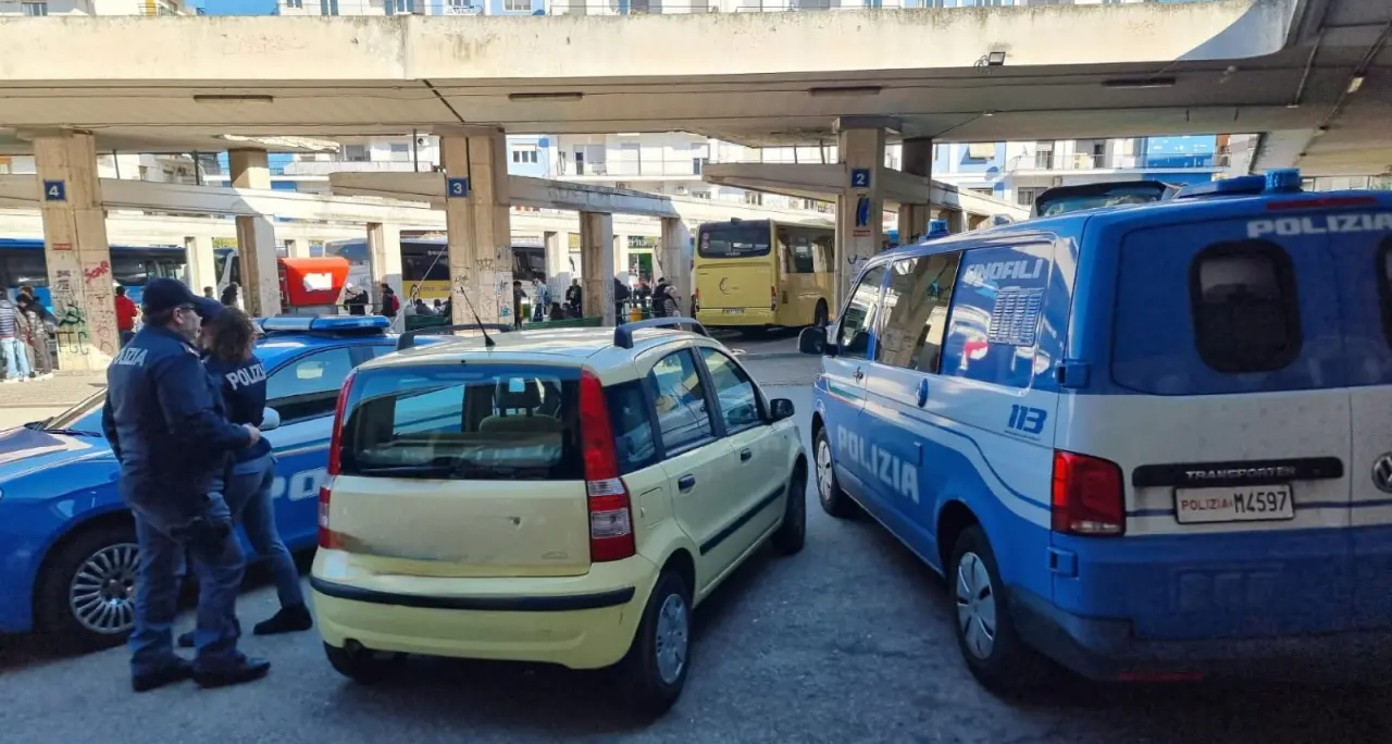 Aggressioni, risse e spaccio nel cuore di Cosenza. Mancini: «Ho cinque proposte da fare»\n