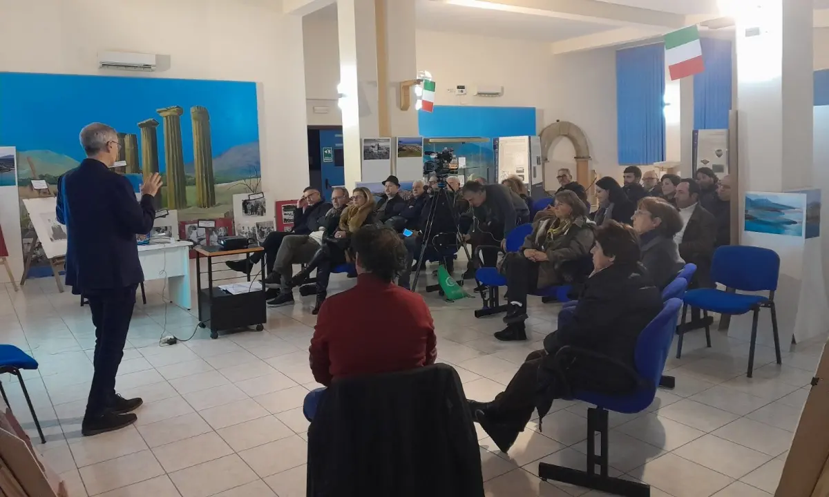 Elettromagnetismo, a Cirella un incontro con il consigliere Laghi. I comitati annunciano lotta alle antenne