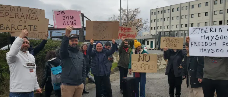 Castrovillari, un presidio di solidarietà per l'attivista iraniana Maysoon Majidi