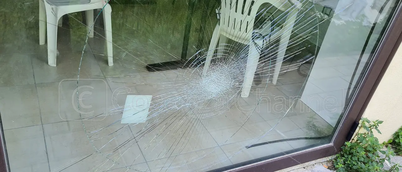 Amantea, entrano in Comune e devastano gli uffici. Si teme un'intimidazione