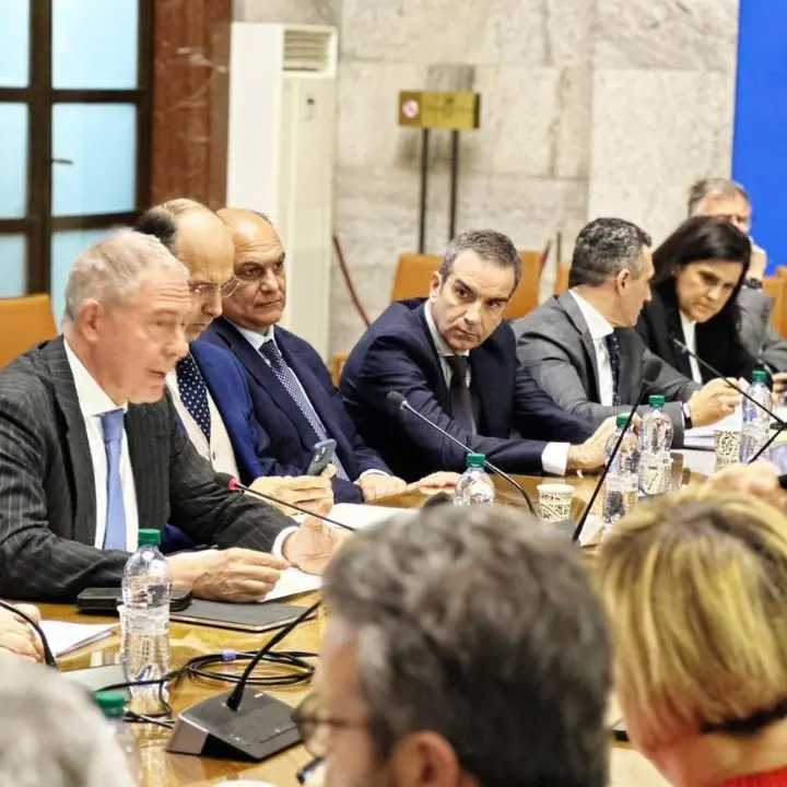 Occhiuto: «Vicinissimi alla soluzione per i lavoratori Abramo Customer Care»