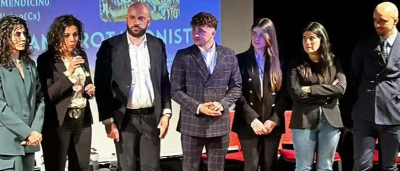 Mendicino, partecipato incontro tra la candidata a sindaco Bucarelli e i giovani