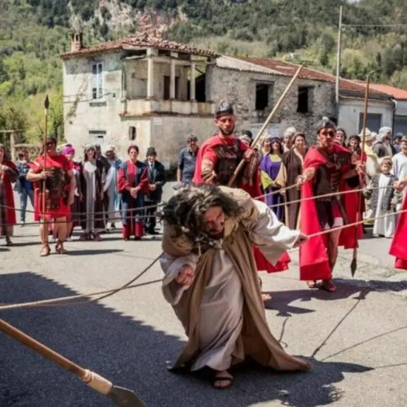 Viaggio nei riti pasquali antichi a Cosenza e provincia
