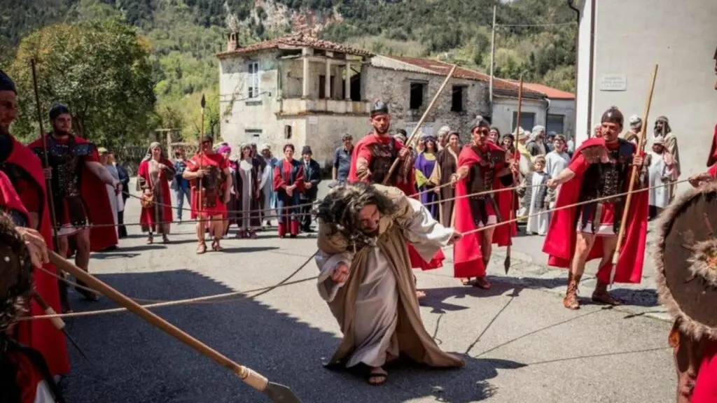 Viaggio nei riti pasquali antichi a Cosenza e provincia