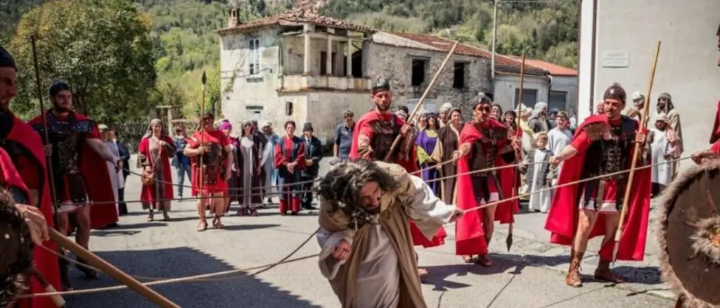 Viaggio nei riti pasquali antichi a Cosenza e provincia