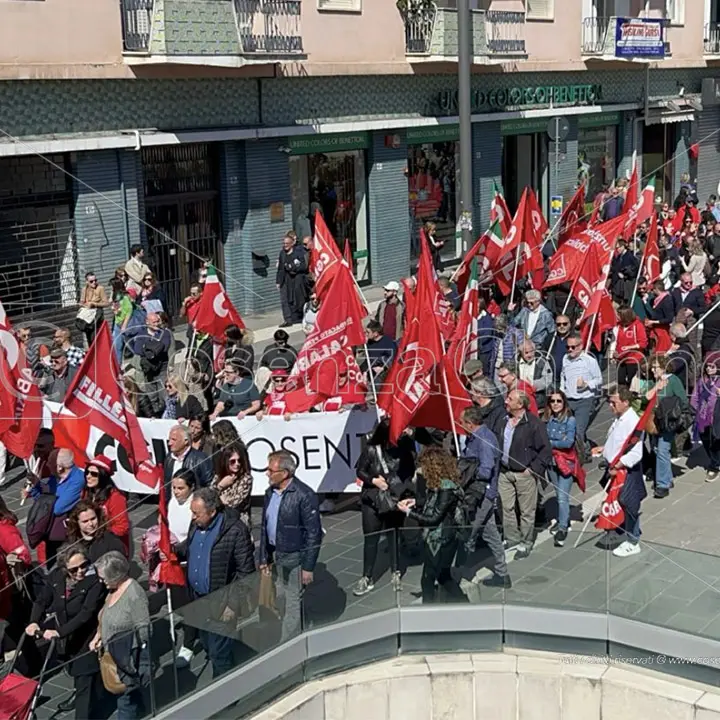 Cosenza, in 1500 in piazza per protestare contro l'Autonomia differenziata