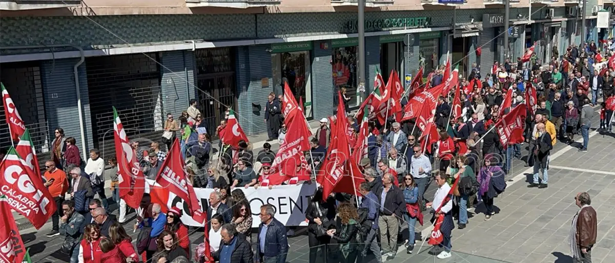 Cosenza, in 1500 in piazza per protestare contro l'Autonomia differenziata