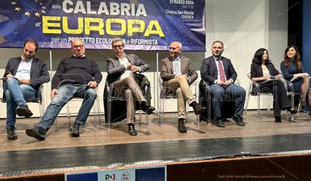 Caruso davanti a Maraio e Orlando: «A Cosenza come a Bari ecco il vero volto della destra»