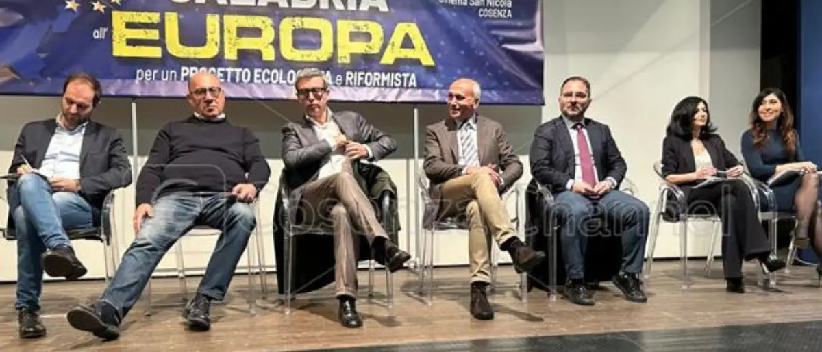 Caruso davanti a Maraio e Orlando: «A Cosenza come a Bari ecco il vero volto della destra»