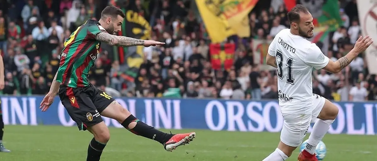 Calciomercato Cosenza, la penalizzazione blocca tutto: anche Pereiro declina l'offerta