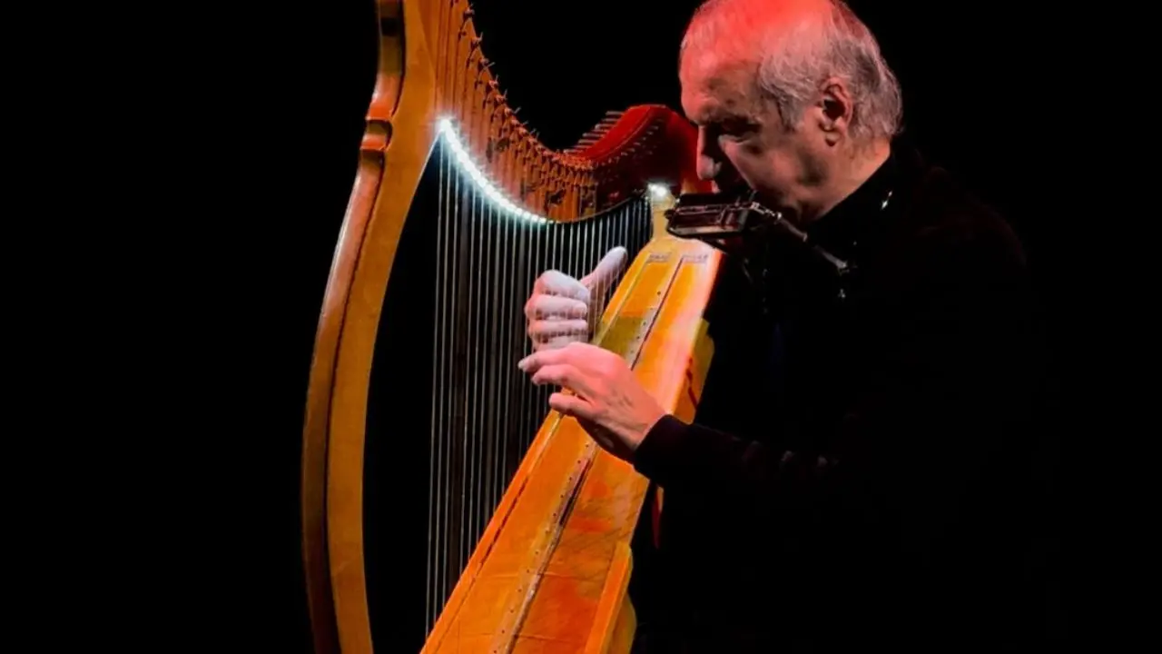 Il musicista Stefano Corsi incanta il teatro di Mendicino