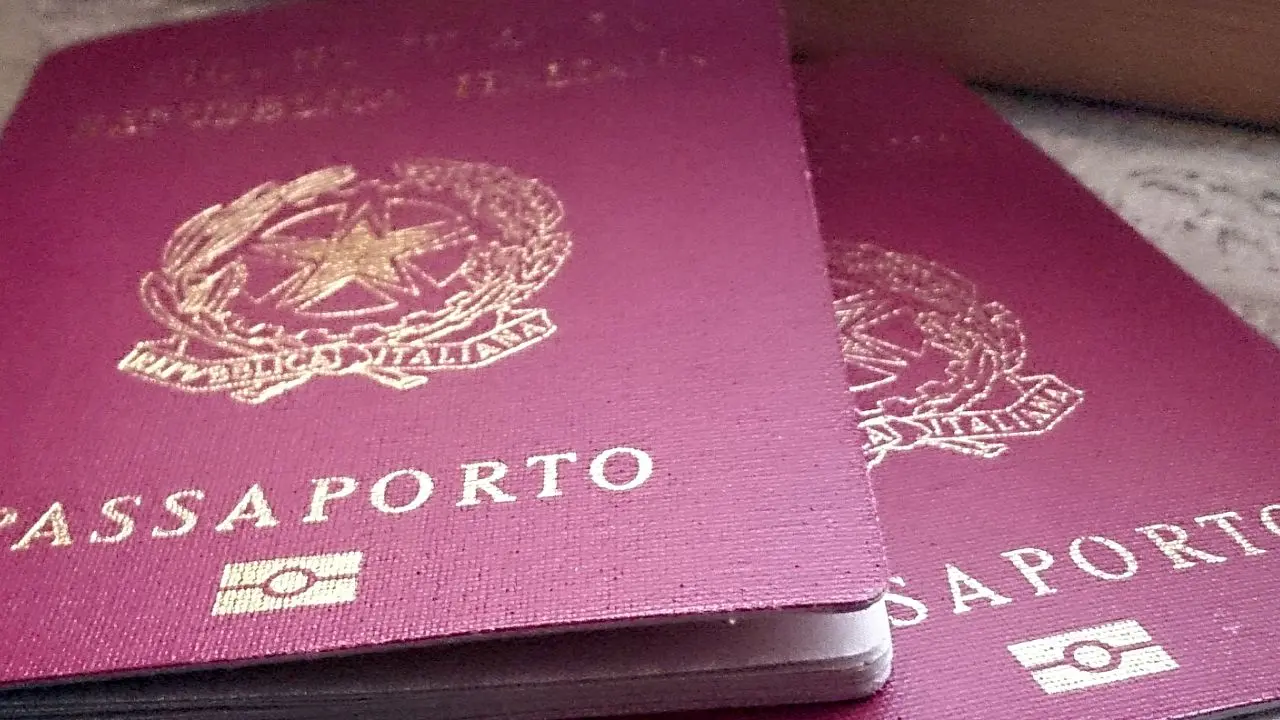 Cosenza, richiesta e rinnovo passaporti anche alle Poste. Ecco dove presentare la domanda