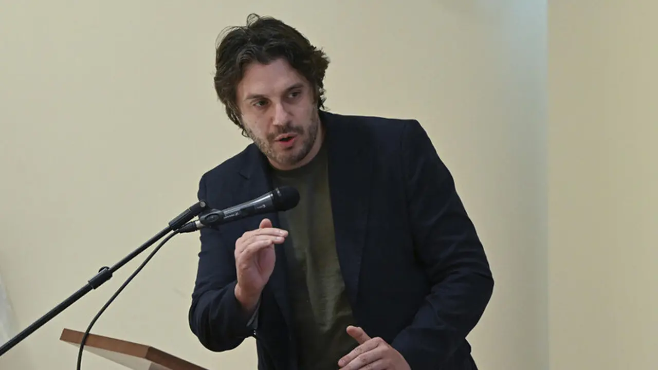 Cosenza, arriva il capogruppo alla Camera del M5S. In piazza contro il ddl Calderoli