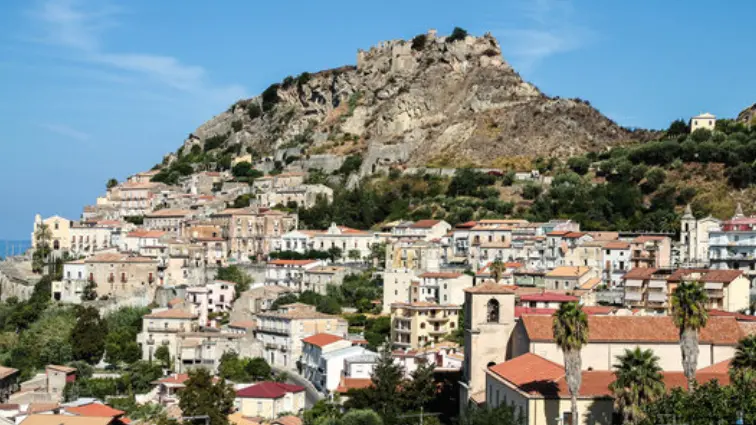 <p>La città di Amantea</p>\\n