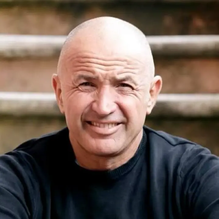 Iannacone arriva al teatro Rendano di Cosenza. «La resistenza è la nostra forza»