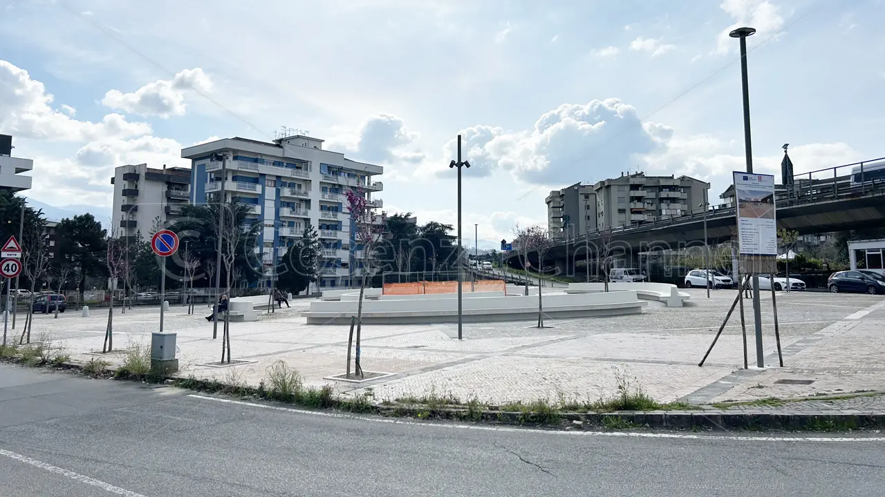 Rende, riapre piazza De Vincenti dopo i lavori di restyling