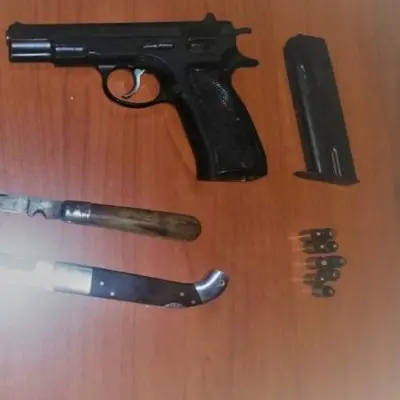 Custodiva una pistola clandestina nel suo magazzino, arresto convalidato per un 21enne cosentino